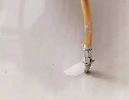 天津市瓷砖空鼓维修公司专业解答在瓷砖铺贴过程中，如果使用的砂料过粗（如全部使用了粗砂），可能会导致以下问题